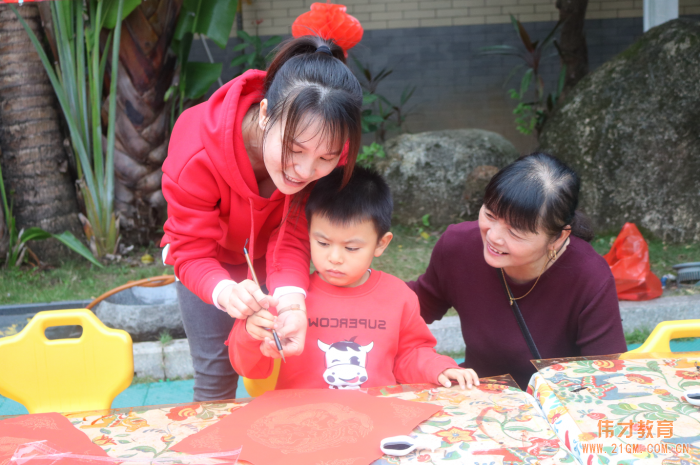 广西东兴天鹅湖伟才幼儿园：迎新春，逛庙会